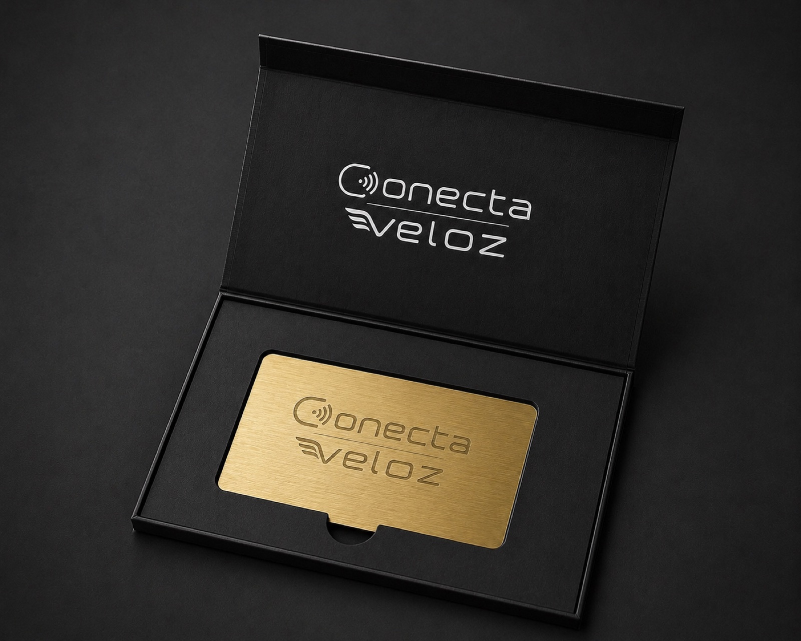 Estuche premium con tarjeta metálica oro